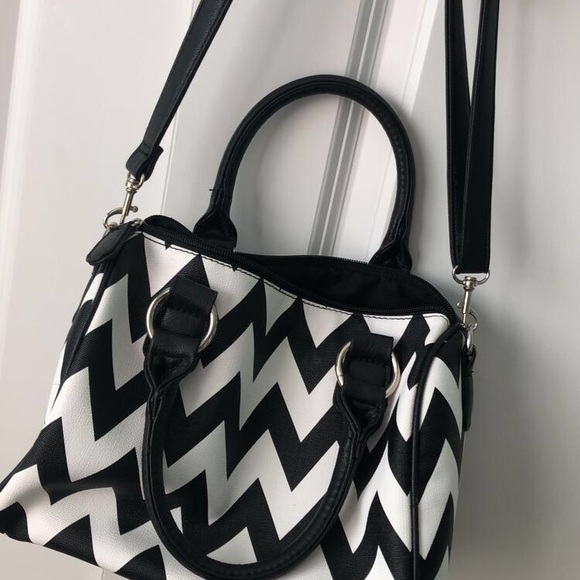 Chevron, black and white bag. - Picture 3 of 4